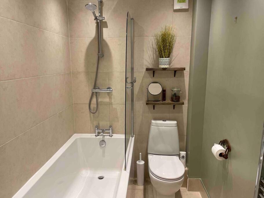 Stunning Apartment By The Leas, West End 福克斯通 外观 照片