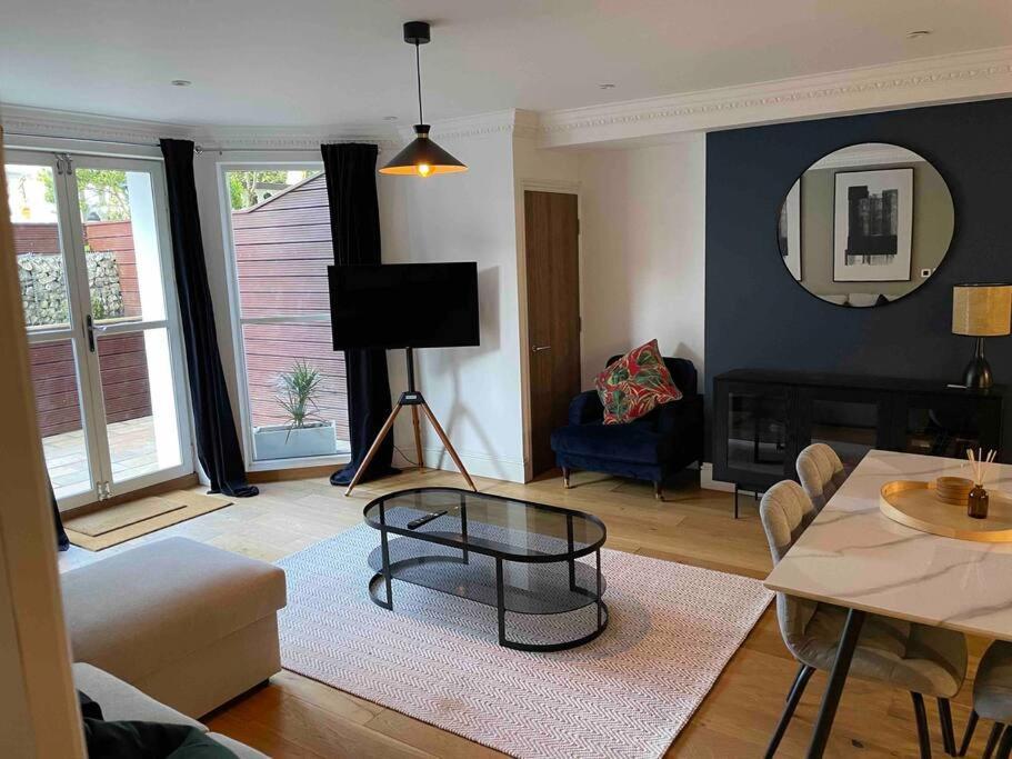 Stunning Apartment By The Leas, West End 福克斯通 外观 照片